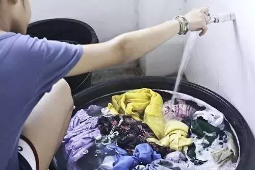 衣服有異味怎麼辦?聰明的女人都這樣做,趕緊收藏!