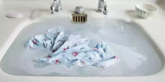 衣服有異味怎麼辦?聰明的女人都這樣做,趕緊收藏!