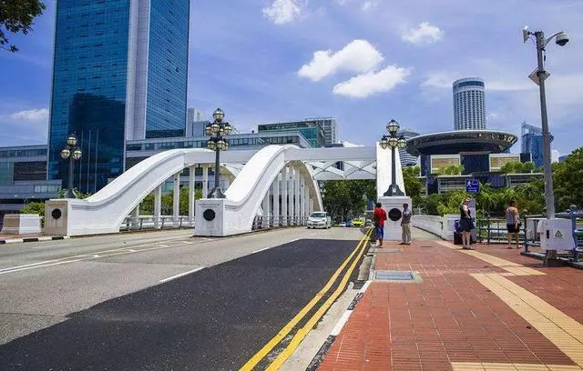 中國網友:新加坡在這個方面,領先中國一個世紀!