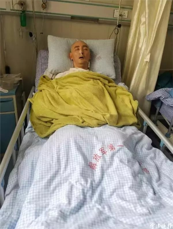 幾度生命垂危,醫生說沒希望,老婆也走了,但一幫朋友創造了奇蹟