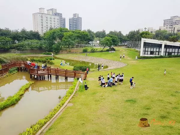【桃園旅遊】毛毛蟲水管溜滑梯《陽明運動公園》彩色磨石子滑梯/野餐親子景點