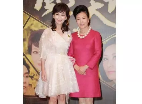 終於知道女明星,為什麼都不願跟趙雅芝合影了,最後一張太明顯!