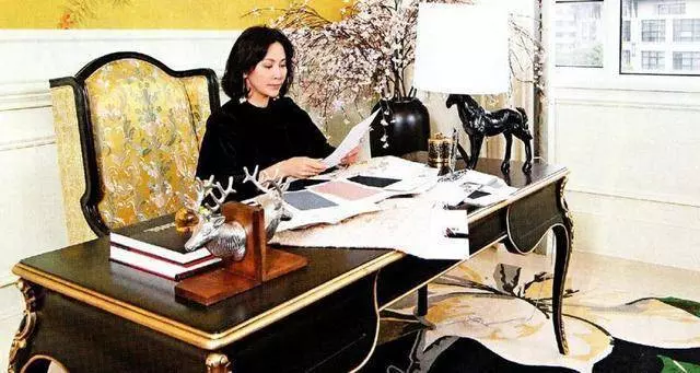 明星生活太奢華,劉嘉玲、王祖藍豪宅超級大,可以踩自行車