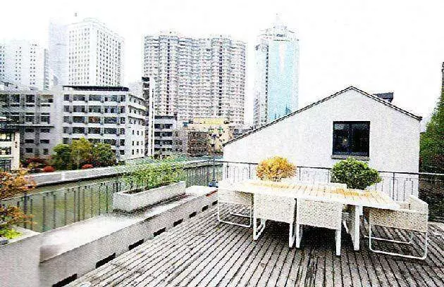 明星生活太奢華,劉嘉玲、王祖藍豪宅超級大,可以踩自行車
