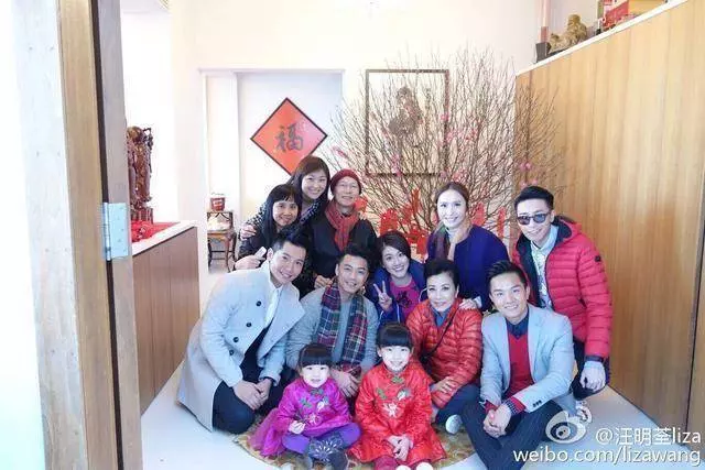 明星生活太奢華,劉嘉玲、王祖藍豪宅超級大,可以踩自行車