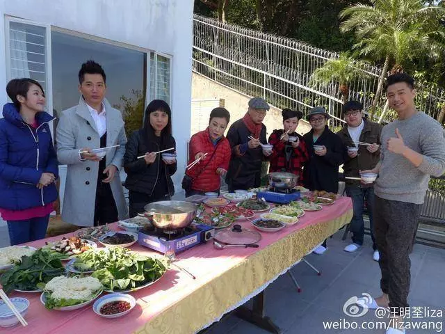 明星生活太奢華,劉嘉玲、王祖藍豪宅超級大,可以踩自行車