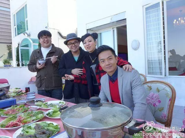 明星生活太奢華,劉嘉玲、王祖藍豪宅超級大,可以踩自行車