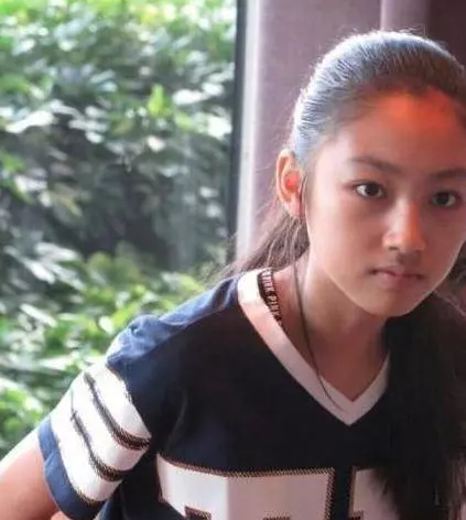 任達華女兒近照顏值下降,最美星二代地位不保,大長腿依舊搶眼