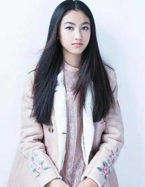 任達華女兒近照顏值下降,最美星二代地位不保,大長腿依舊搶眼