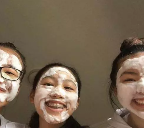 任達華女兒近照顏值下降,最美星二代地位不保,大長腿依舊搶眼