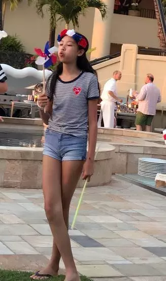 任達華女兒近照顏值下降,最美星二代地位不保,大長腿依舊搶眼