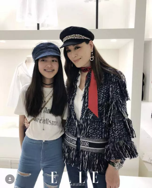 任達華女兒近照顏值下降,最美星二代地位不保,大長腿依舊搶眼
