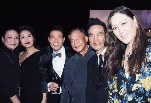 任達華女兒近照顏值下降,最美星二代地位不保,大長腿依舊搶眼