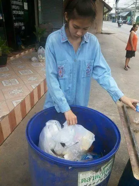 殘疾姐姐將弟弟撫養長大,弟弟接姐姐進城,弟媳的做法讓姐姐傻了