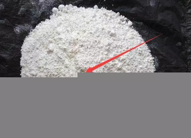 過年擦玻璃,別用清水洗,教你一招,灰塵去除沒印記,玻璃亮的看不到