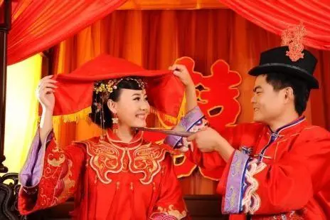 弟弟向姐姐借二萬元結婚,十年後,弟弟卻還了姐姐一籃子菜