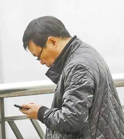 弟弟向姐姐借二萬元結婚,十年後,弟弟卻還了姐姐一籃子菜