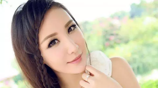 我爸的電腦壞了,我拿去修,維修人員說電腦里有奇怪的東西