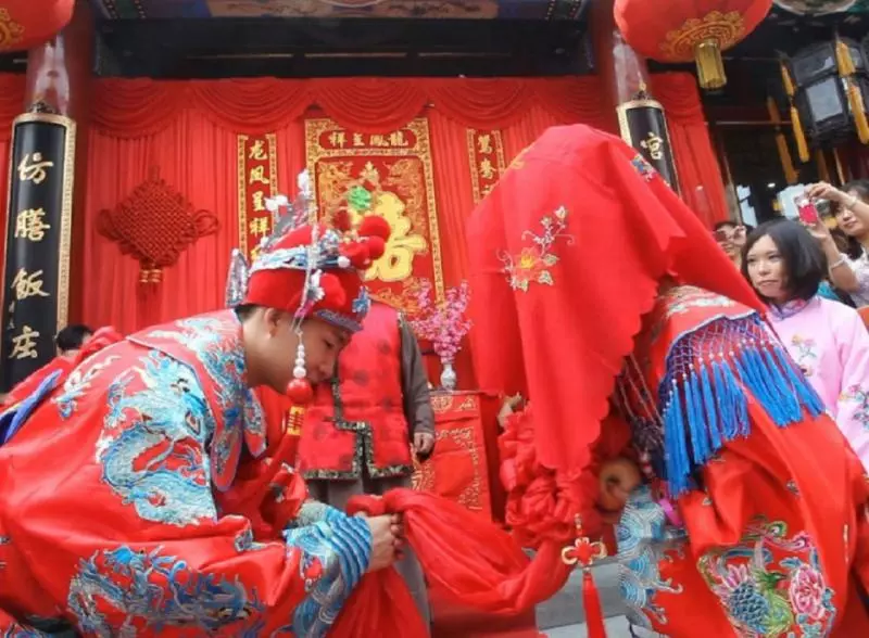 弟弟創業,姐姐資助了10萬,弟弟成功後,姐姐後悔資助了他