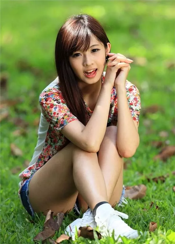 結婚時我給老婆的長輩敬茶改口,沒想到她小姨卻潑我一臉茶水