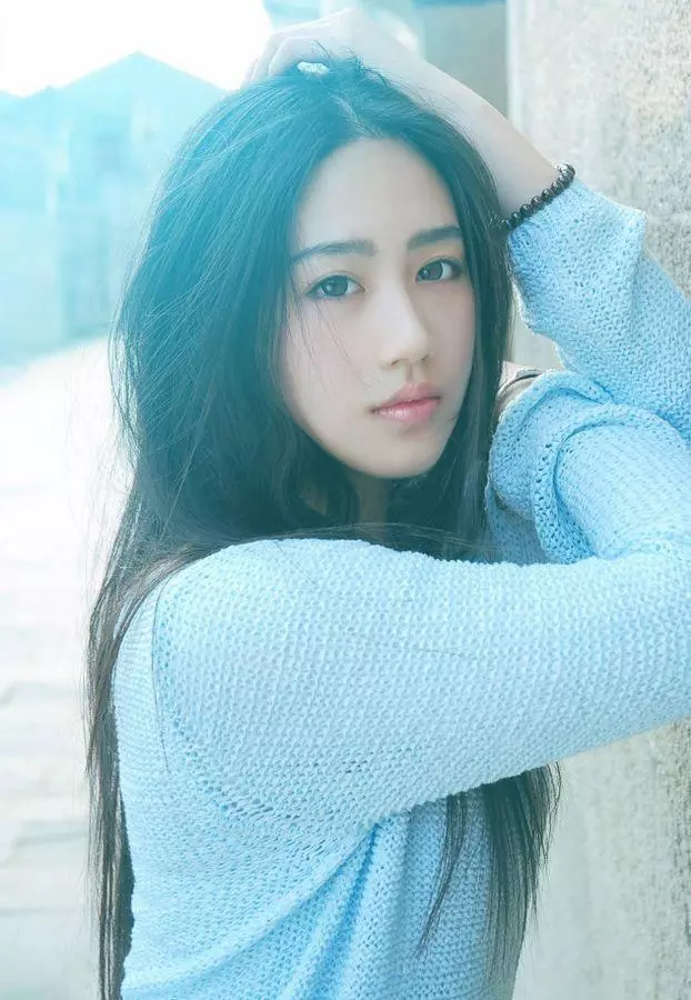 結婚時我給老婆的長輩敬茶改口,沒想到她小姨卻潑我一臉茶水