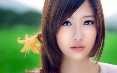 結婚時我給老婆的長輩敬茶改口,沒想到她小姨卻潑我一臉茶水