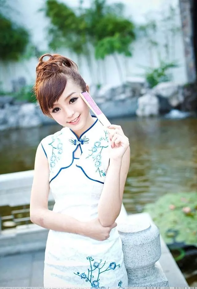 老公陪我參加同學會,女同學說了句話,回家後老公甩我耳光要離婚