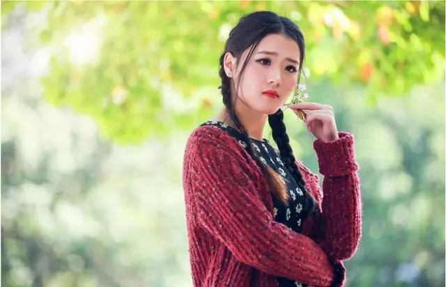 老公陪我參加同學會,女同學說了句話,回家後老公甩我耳光要離婚