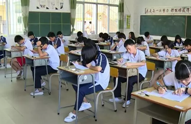 姐姐打工供弟弟讀書,弟弟高考姐姐沒來陪考,考完回家後弟弟愣了