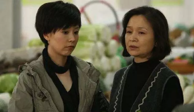 婆婆生日,俺給她買了金鐲子,宴席過後看到她的手,俺內心翻滾了