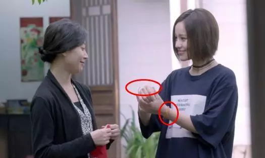 婆婆生日,俺給她買了金鐲子,宴席過後看到她的手,俺內心翻滾了