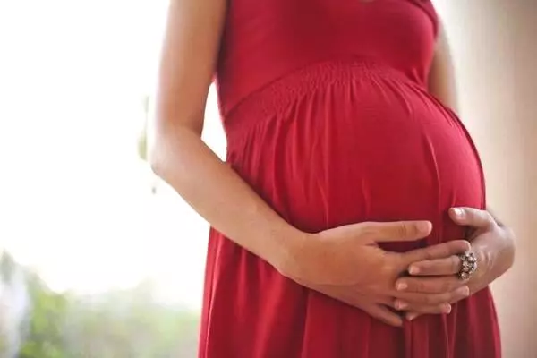 剖腹產我疼的滿身汗,婆婆為省錢不讓用鎮痛泵,出院媽接我回娘家