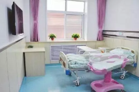 剖腹產我疼的滿身汗,婆婆為省錢不讓用鎮痛泵,出院媽接我回娘家