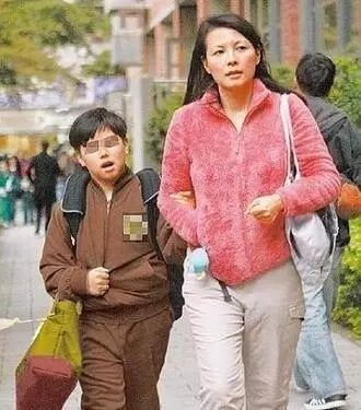 吳宗憲最戀戀不忘的女人,兩次遭遇渣男,如今47歲與兒子相依為命,近照曝光不敢認