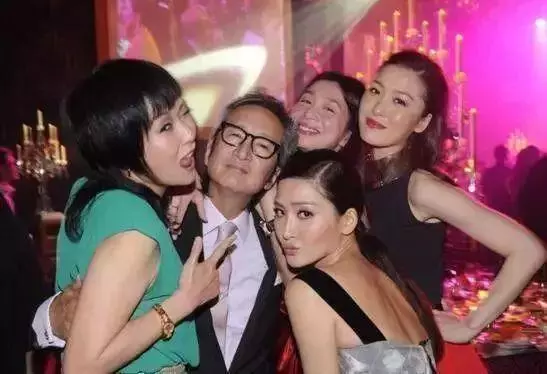 老公被爆出軌8次都選擇原諒,55歲「許仙」葉童近照曝光,瘦成皮包骨認不出,網友:他真的老了