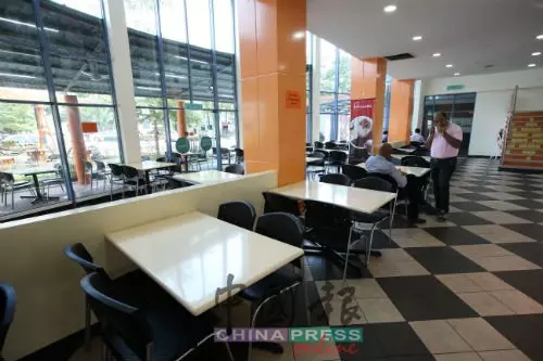 10塊一碟快熟面?! 餐館出來回應了:是新員工失誤
