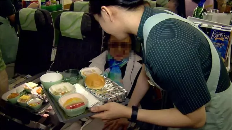 深一點!200公斤噁男逼空姐「脫褲擦屎」! 台空姐爆淚:我覺得自己好髒