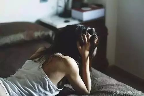 我媽和弟弟住在一起,房產全給弟弟,而養老費用我和弟弟一人一半