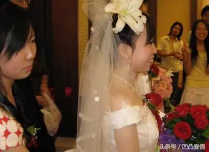 婆婆嫌我是市裡姑娘看不起我,可我一月工資夠你們吃一年!