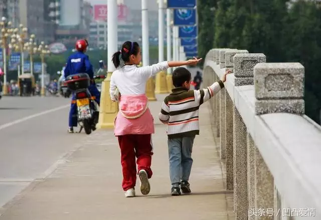 兒子結婚女兒被父母「請」出房子,女兒詰問母親,母親委屈落淚