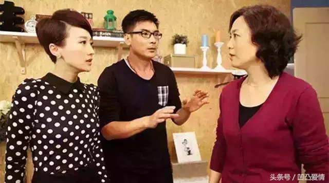兒子結婚女兒被父母「請」出房子,女兒詰問母親,母親委屈落淚