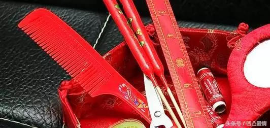 兒媳,我兒子把存款都用婚禮上,你卻給弟弟買房?我:我還沒過門