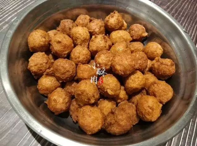 老媽秘方炸丸子,掌握這4個技巧,炸出來的丸子外酥裡嫩,過年必備