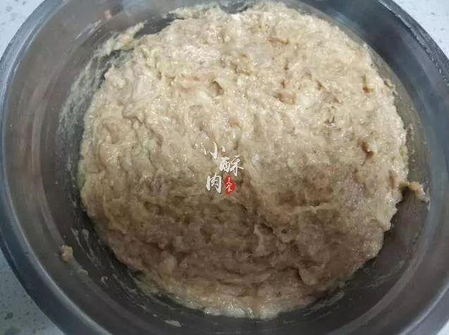 老媽秘方炸丸子,掌握這4個技巧,炸出來的丸子外酥裡嫩,過年必備