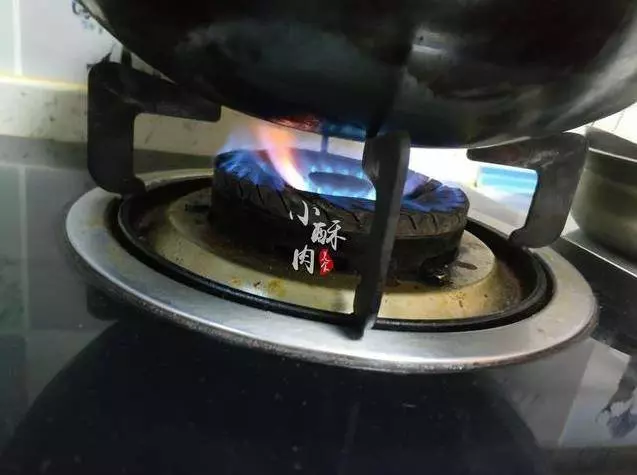 老媽秘方炸丸子,掌握這4個技巧,炸出來的丸子外酥裡嫩,過年必備
