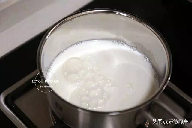 這樣做年糕,不用揉打,蒸好上桌,甜糯綿蜜,比點心還好吃