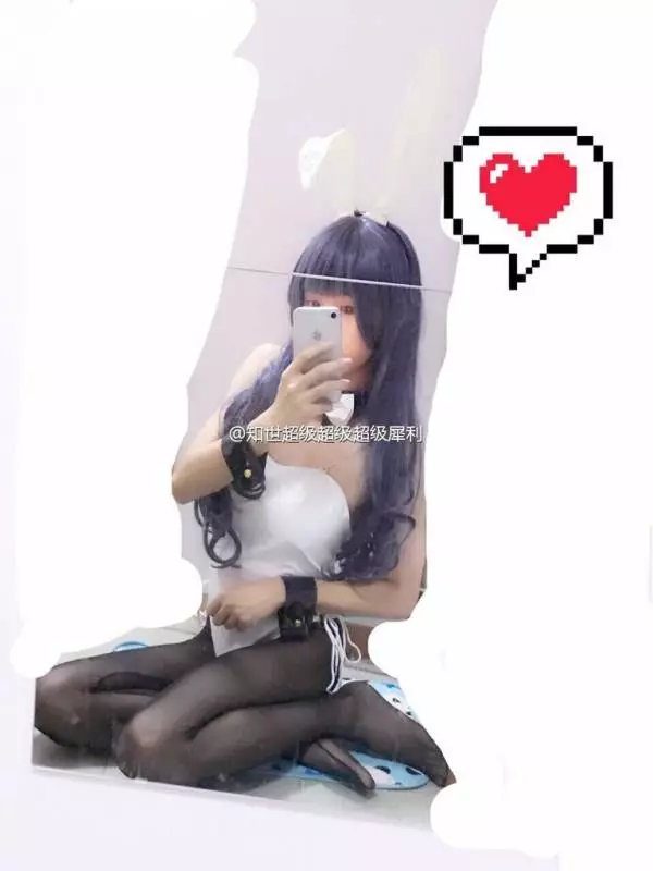 絕美Coser「穿緊身皮衣0贅肉」辣到全場狂拍她 一往上「超狂真面目」網看傻:太會藏!