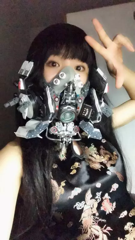 絕美Coser「穿緊身皮衣0贅肉」辣到全場狂拍她 一往上「超狂真面目」網看傻:太會藏!