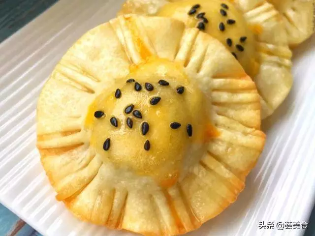 餃子皮最好看的吃法,奶香濃郁的香蕉派,不放糖不油炸