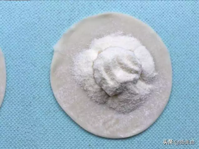 餃子皮最好看的吃法,奶香濃郁的香蕉派,不放糖不油炸